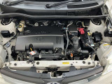 エンジンルーム普段は見えないエンジンルームですが、お手入れが大切な場所ですね。トヨタカローラ名古屋のU-Carはエンジンルームも仕上げております