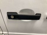 「認定中古車」は納車前整備がポイントです。メルセデス・ベンツの定める厳しい基準をクリアしたお車のみご案内させて頂きます。納車前整備はメーカー規定に基づき自社工場で入念に行なわれます。