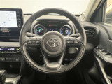 3本スポークステアリング!ステアリングスイッチ付!音量調整やメーター内インフォメーションディスプレイ操作、全車速追従機能レーダークルーズコントロール操作などが可能!