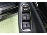 全ての窓が運転席から操作できます。今やほぼ当たり前ですが、無いと不便なアイテムですよね。ウインドウロックも備えています。