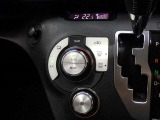 運転中にも操作するエアコン周り!ボタン式で使いやすい操作パネルです♪