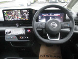 広々とした運転席周りです。