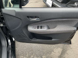 パワーウィンドウ装備です。運転席はオートになっているので、ワンタッチ開閉することが出来ます。