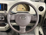 インテリアに合わせたデザインのステアリングは、運転される方のことも考え、運転しやすい形状、大きさです。是非一度、実際に触ってお確かめください。