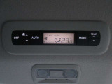 リヤ側にもオートエアコンを装備しております。車内の温度調整をより行い易くなっております。