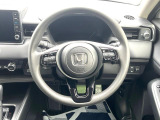 インテリアに合わせたデザインのステアリングは、運転される方のことも考え、運転しやすい形状、大きさです。是非一度、実際に触ってお確かめください。
