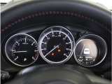 【明るく見やすいメーター】視認性が良く明るく見やすいメーター。運転者にとって見やすいメーターは運転していても疲れないですよね。