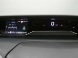 各操作スイッチは使いやすい位置に配置され、とっても見やすいメーターです。夜間時はラグジュアリーな気分にさせてくれる照明が魅力ですので、夜のドライブも楽しみになりますよ♪