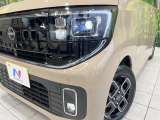 【LEDヘッドライト】悪天候や夜間走行時も良好な視界を確保し安心して運転できる高輝度LEDヘッドライトを装備!点灯速度が早く、消費電力も抑えられています。