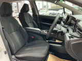 運転席・助手席は、ゆったりと座れるサイズで、長時間の運転でも快適です。