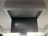うれしい後席用モニターです。遠距離移動でも大人もお子様もでくつろげます。
