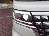 LEDヘッドランプの形状と装着状態を確認できます。