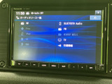 オーディオソースを一覧から選べる画面で、Bluetoothやラジオ、ディスクなどに対応した表示を確認できます。使いたい音源を見つけやすく、音楽やラジオを楽しみたい日常の移動に便利です。