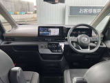 インパネ周りは、このように機能的にまとまっています。もちろん室内はクリーニング済みでキレイです!