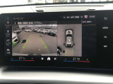 シフトレバー周辺に搭載されたiDrive(ナビのコントローラー)はドライバーの運転姿勢を崩さず、直感的に操作が可能で御座います