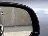ブラインドスポットアシストが搭載しており、死角からのお車が接近したらわかるようになっております。