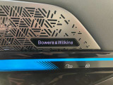 Bowers&Wilkinsサラウンドサウンドシステム:上級のサラウンドサウンドシステムです。広大なスペースにおいても十分な反響が得られる3Dサウンド体験をもたらします。