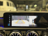 バックカメラにより駐車時の後方確認も楽にできます。