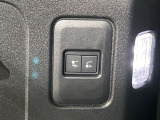 電子制御エアサスペンション 走行中や停車時に車高を上げ下げすることで、多用途性を高めます。乗員の乗り降りの際やトランクに荷物などを積み込むときにも便利です。