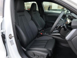 Audi車はどの車種も全てレザーハンドルです。そこにはAudiのこだわりがあり質感の高いレザーでしっかりと手に馴染み、高級感を演出します。