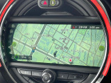 ●純正ナビ:一体感のあるナビは、高級感ある車内を演出してくれます。Bluetooth再生などオーディオ機能も充実しておりますので、運転もより楽しめます♪