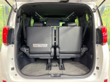 普段のお買い物や通勤、送迎等に十分な荷室スペースを確保しております。セカンドシートを倒すと、大きな荷物の積載も可能です♪