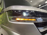 【LEDヘッドライト】悪天候や夜間走行時も良好な視界を確保し安心して運転できる高輝度LEDヘッドライトを装備!点灯速度が早く、消費電力も抑えられています。