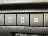 オートマチックハイビームとは、先行車や対向車のライトを認識し、ハイビームとロービームを自動で切り替える機能です。夜道の視界を確保します。詳細は販売店スタッフまでおたずねください。