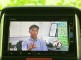 テレビ映像を画面で視聴できる装備です。停車中の待ち時間などに映像を楽しめるのがうれしいポイント。画面表示も見やすく、車内で過ごす時間をより快適に活用できます。