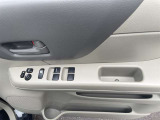 ゆったりと広い店内で、お車の悩みや各種相談を承ります。
