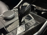 8速ステップトロニック付AT I-driveコントローラーでモニター部分を操作します。直感的に使用することが可能です。