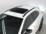 【ムーンルーフ】開放的なパノラマルーフやムーンルーフで車内も明るく開放感も!