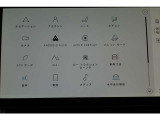 互換性のあるスマートフォンをPiviに接続して、タッチスクリーンから安全に利用することができます。ワイヤレス接続でApple CarPlay / Android Autoがご利用いただけます。