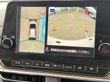 【アラウンドビューモニター】4つのカメラ映像を合成して上空から見下ろしているかのような映像をモニターして駐車をサポートします。