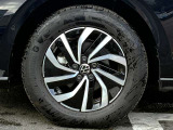 185/65R15タイヤにTSI Active専用デザインの5.5J&times;15アルミホイール「Essex」を装着。快適な乗り心地と軽快な走りを演出します。