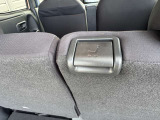 こちらのレバーで荷室側から後席シートを前後動かせます!用途によってお使いください(^^)/