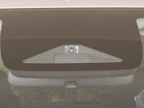 【ホンダセンシング】走行中に前方の車両等を認識し、衝突しそうな時は警報とブレーキで衝突回避と被害軽減をアシスト。より安全にドライブをお楽しみいただけます。