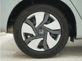 ◆純正ホイール装着車◆シンプルなデザインのホイールキャップ付きです。