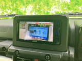 テレビ画面を備えており、停車中の休憩時間に映像を視聴できます。画面上で放送内容を確認しやすく、待ち時間を過ごす際にも活用いただける便利な装備です。