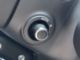 【電動ステアリングコラム】シートメモリーと合わせて使用すると複数人運転する場合は、お好きなポジションを記憶する事ができます。細かな調節も可能なため、ストレスなく運転が出来ます。