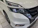 【LEDヘッドライト】悪天候や夜間走行時も良好な視界を確保し安心して運転できる高輝度LEDヘッドライトを装備!点灯速度が早く、消費電力も抑えられています。