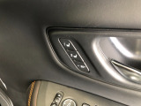 【ドライビングポジションシステム】運転席の高さ・前後スライド・リクライニングの設定を、2名分まで記憶・呼び出しが可能です!