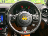 【純正革巻きステアリング】上質な革を使用することで、手にしっかり馴染みとても運転しやすいハンドルです♪