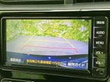 後方の様子を画面で確認しながら駐車でき、ガイド線も目安として活用できます。車庫入れや狭い場所での切り返しなど、周囲への注意を払う場面で心強い装備です。