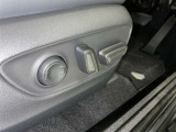 パワーシート搭載。微妙な調整が手軽にでき、ピッタリのポジションで運転することが可能です。