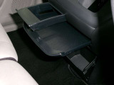 ドリンクホルダーやトレイ、小物入れなどあり、車内での休憩時も快適です♪