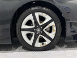タイヤサイズは(215/45R17)で純正アルミホイールです!