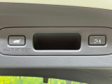 【パワーバックドア】スマートキーや運転席のボタンを押すだけでリアゲートが自動で開閉します!荷物を持っている時や、高い位置にあるバックドアを閉める際に便利な機能です♪