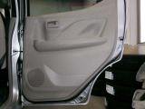 リア運転席側内張りです。