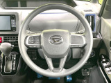 インテリアに合わせたデザインのステアリングは、運転される方のことも考え、運転しやすい形状、大きさです。是非一度、実際に触ってお確かめください。
